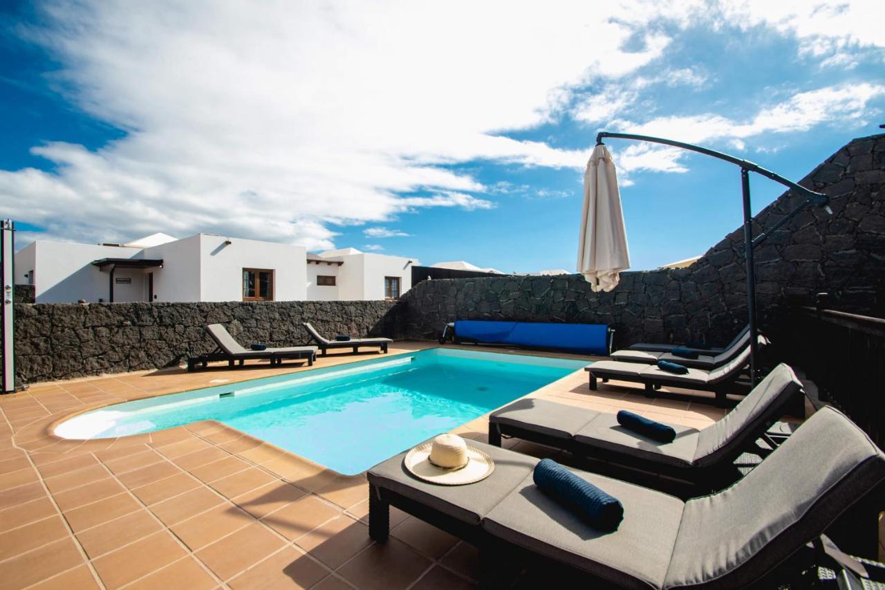 Villa Vista Reina - Luxury 6 Bedroom - Heated Pool- Views - Pool Table - Vista Lobos - Playa Blanca 외부 사진
