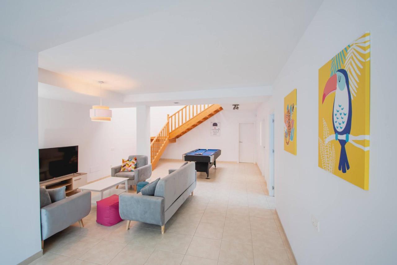 Villa Vista Reina - Luxury 6 Bedroom - Heated Pool- Views - Pool Table - Vista Lobos - Playa Blanca 외부 사진