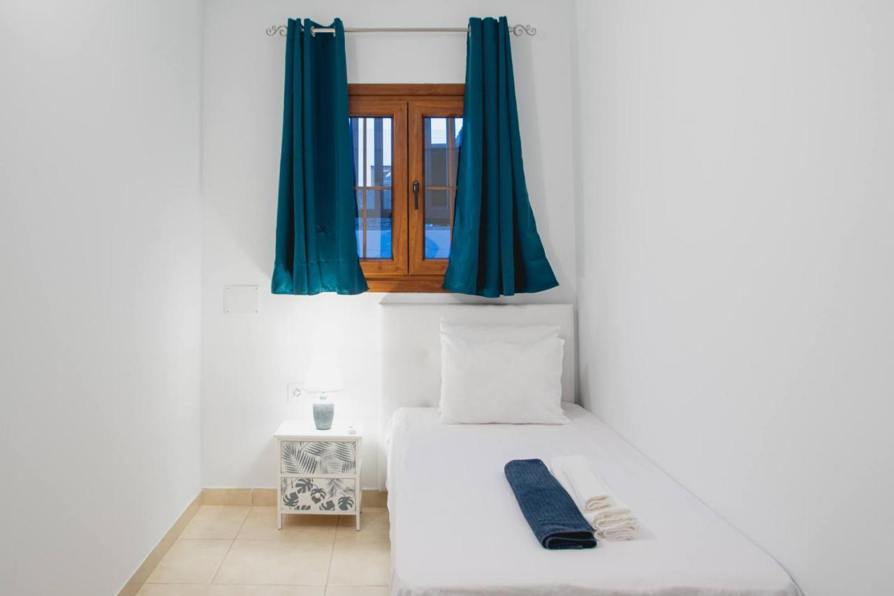 Villa Vista Reina - Luxury 6 Bedroom - Heated Pool- Views - Pool Table - Vista Lobos - Playa Blanca 외부 사진