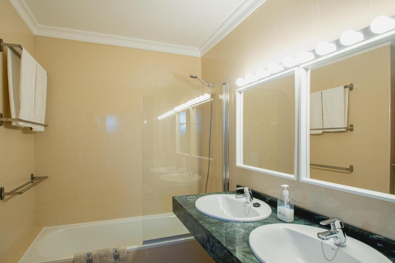 Villa Vista Reina - Luxury 6 Bedroom - Heated Pool- Views - Pool Table - Vista Lobos - Playa Blanca 외부 사진